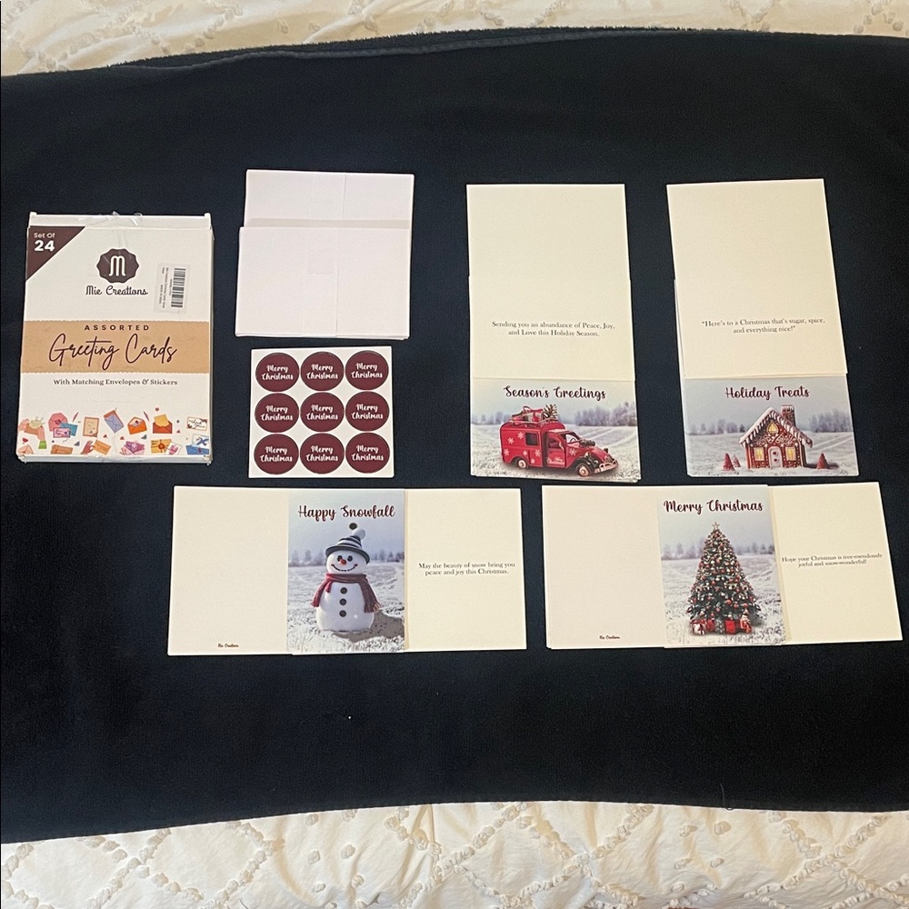 Holiday Greeting Cards Set of 24 nwt in box 4 designs